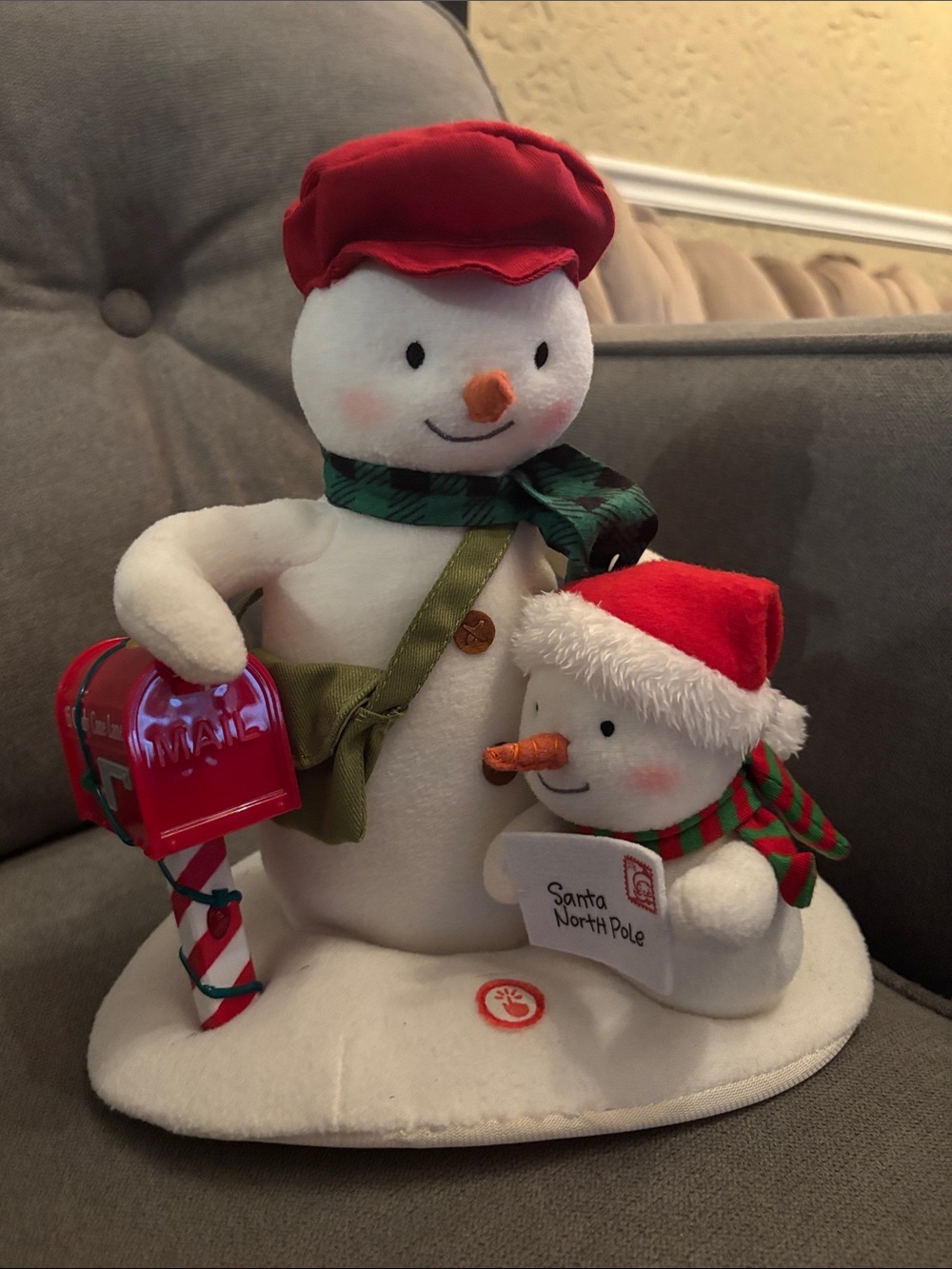Hallmark 2018 Jingle Pals Special Delivery Singing Snowmen Plush.  EUC